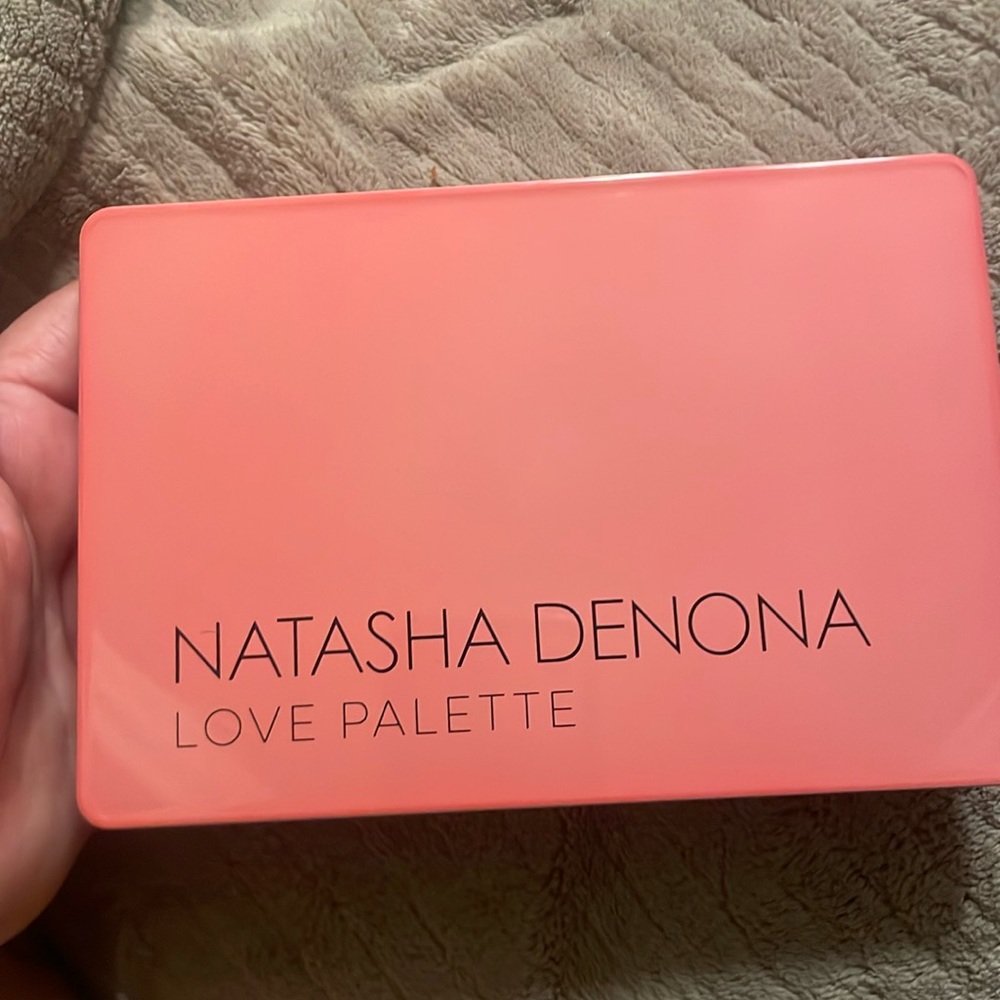In great condition never been used. I don’t have the box though for this item.
